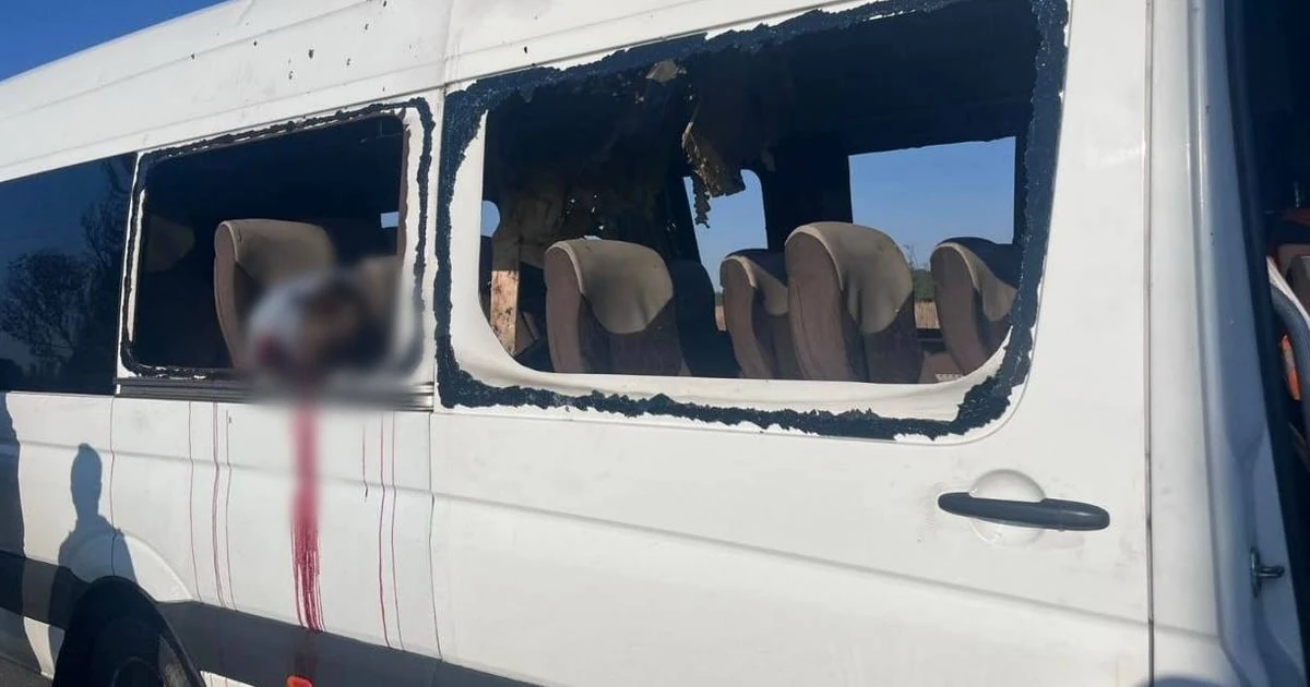 Ганжа повідомив про удар по автобусу на Нікопольщині: п’ятеро загиблих, семеро поранених