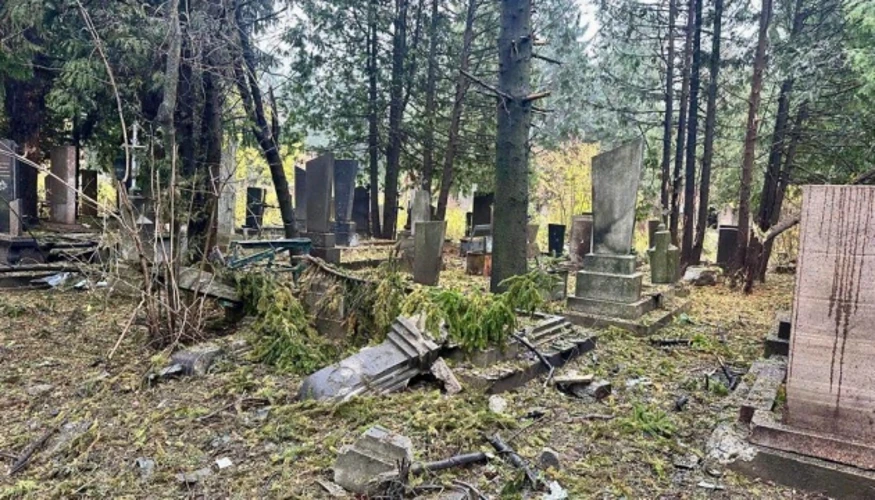 На Рівненщині підрахували збитки від удару дрона по кладовищу
